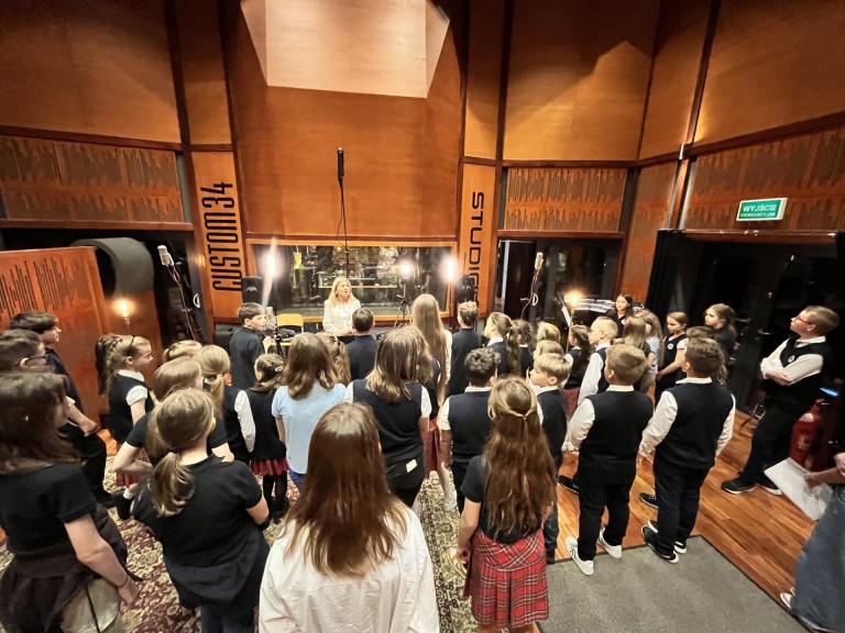 Słowa wymyślił uczeń, muzykę – ksiądz dyrektor. To salezjanka!