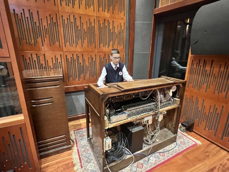 Słowa wymyślił uczeń, muzykę – ksiądz dyrektor. To salezjanka!