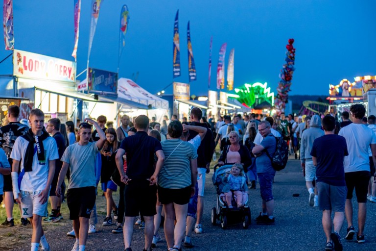 Lotnisko było pełne. Dni Kazimierza Biskupiego przyciągnęły tłumy