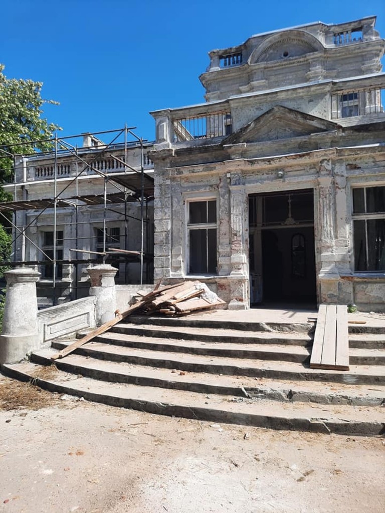 Mieczownica. Trwa remont pałacu. Powstanie w nim izba pamięci