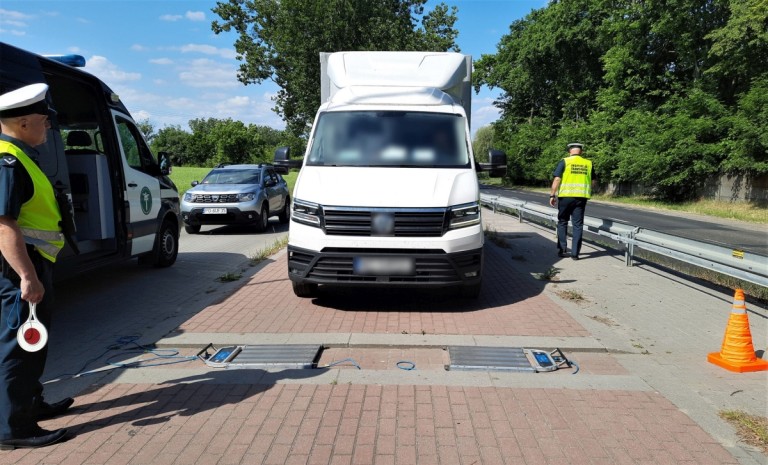 Przeciążone ciężarówki w Koninie. Inspektorzy wystawili mandaty i zakazy jazdy