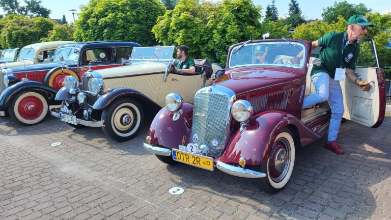 StarDrive Poland. Zabytkowe Mercedesy na drogach powiatu konińskiego