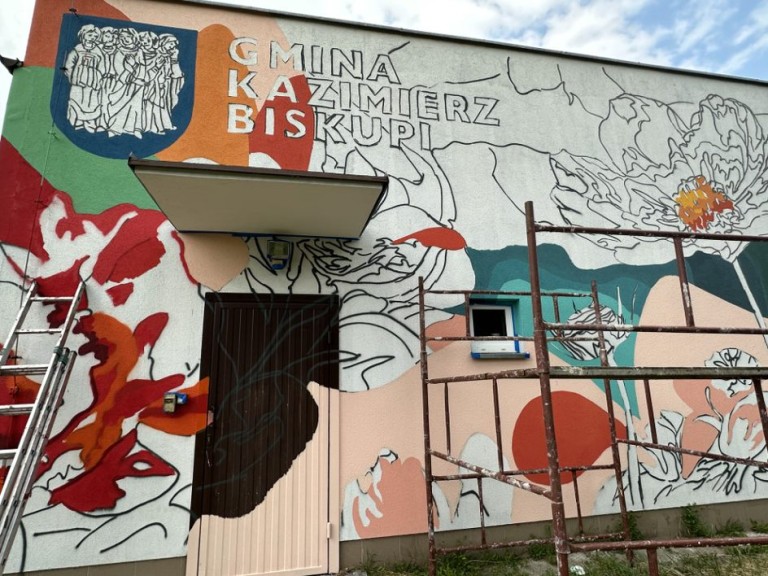 Kwiaty polskie ozdobą Wieruszewa. Powstaje sołecki mural