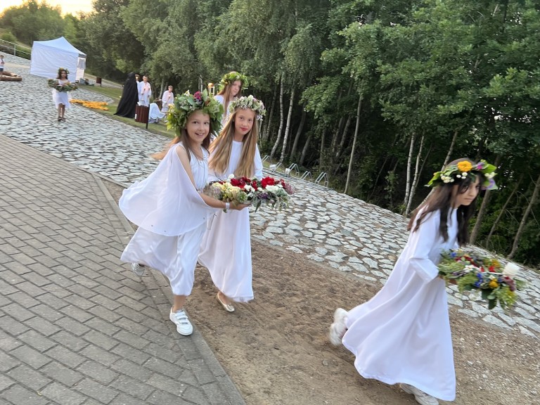 Roztańczony ogień i mistyczna aura. Noc Kupały w Kleczewie