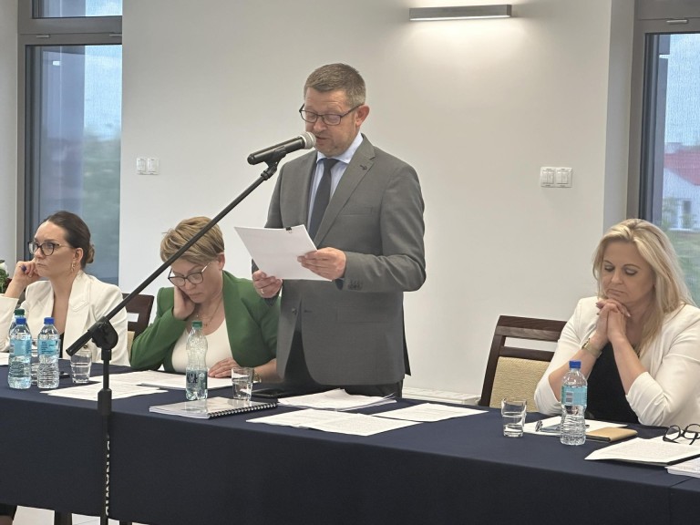 Osiągnięcia i wyzwania: Burmistrz Ślesina z wotum zaufania i absolutorium