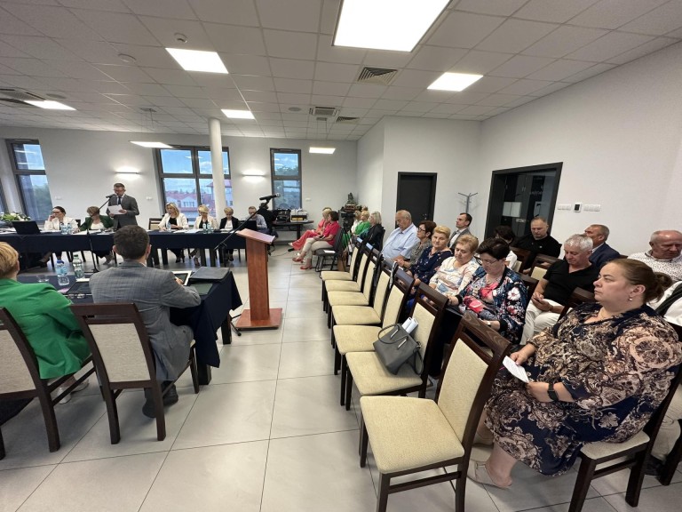 Osiągnięcia i wyzwania: Burmistrz Ślesina z wotum zaufania i absolutorium