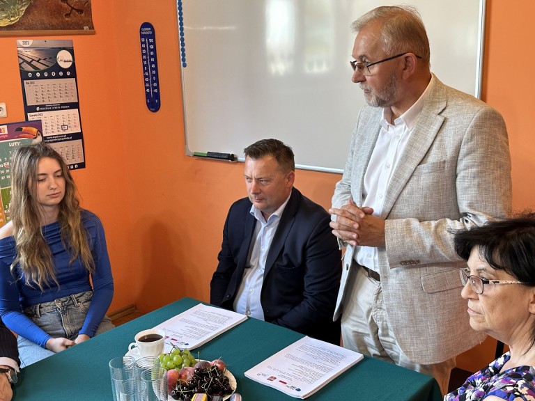 Tu na razie jest ściernisko, a będzie…nowoczesna szkoła!