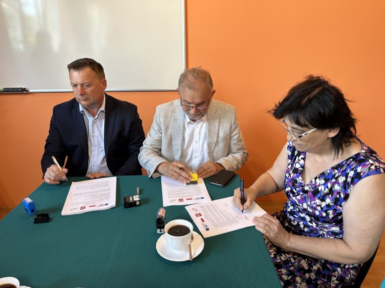 Tu na razie jest ściernisko, a będzie…nowoczesna szkoła!