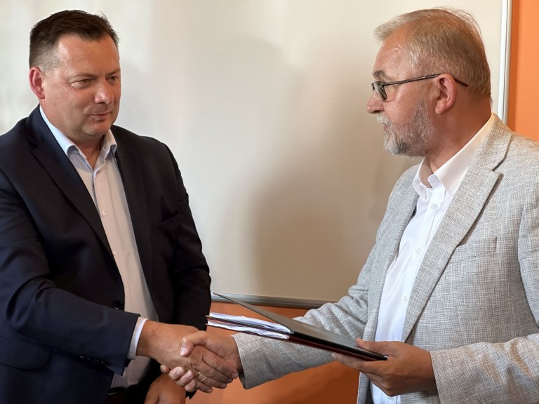 Tu na razie jest ściernisko, a będzie…nowoczesna szkoła!