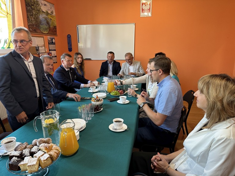 Tu na razie jest ściernisko, a będzie…nowoczesna szkoła!