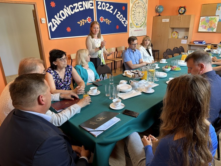 Tu na razie jest ściernisko, a będzie…nowoczesna szkoła!