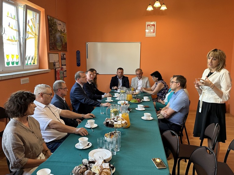 Tu na razie jest ściernisko, a będzie…nowoczesna szkoła!