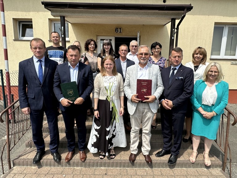 Tu na razie jest ściernisko, a będzie…nowoczesna szkoła!