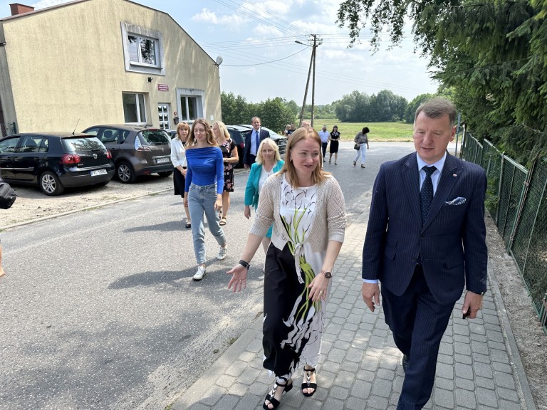 Tu na razie jest ściernisko, a będzie…nowoczesna szkoła!