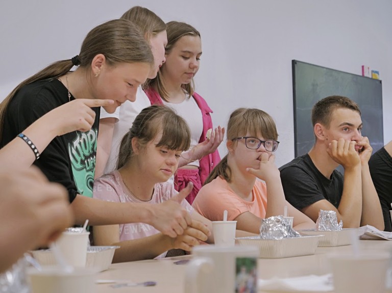 Z Baraniwki do Wąsosz. Wolontariuszki z Ukrainy  pomagają niepełnosprawnym