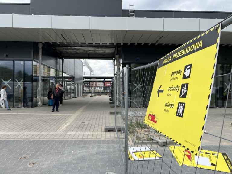 Poczekalnia i kasy już działają. Nowy dworzec dostępny dla podróżnych