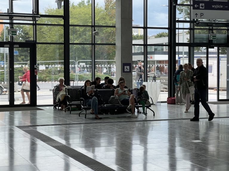 Poczekalnia i kasy już działają. Nowy dworzec dostępny dla podróżnych