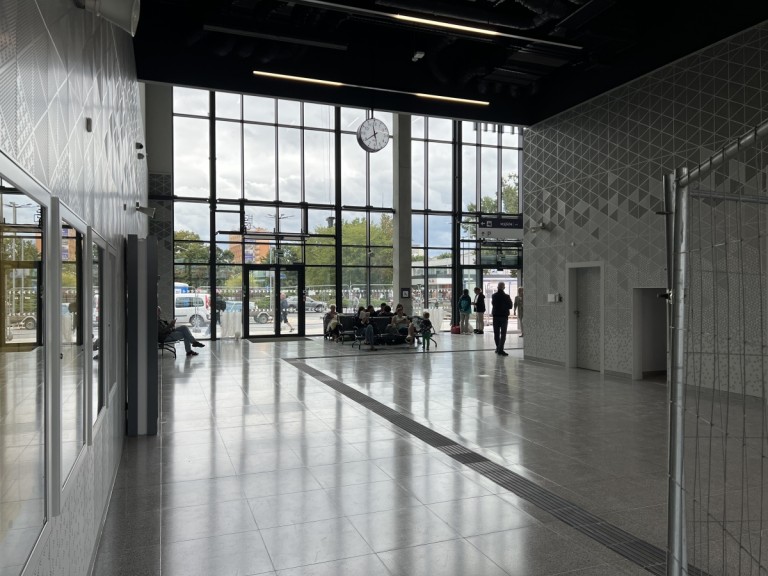 Poczekalnia i kasy już działają. Nowy dworzec dostępny dla podróżnych