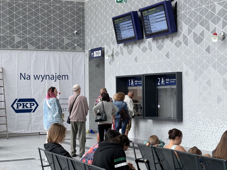 Poczekalnia i kasy już działają. Nowy dworzec dostępny dla podróżnych