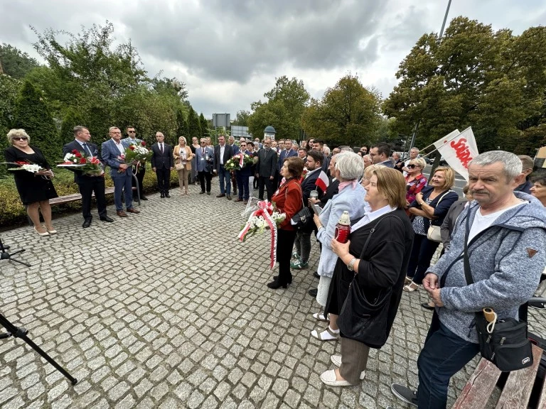 43 lata od Porozumień Sierpniowych: Razem przy głazie „Solidarności” w Koninie