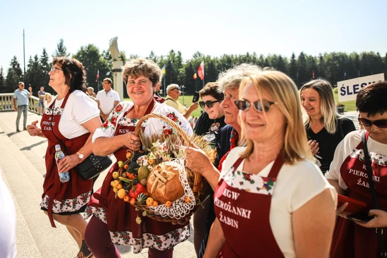 Spotkanie tradycji i nowoczesności. Zjazd gospodyń wiejskich w Licheniu