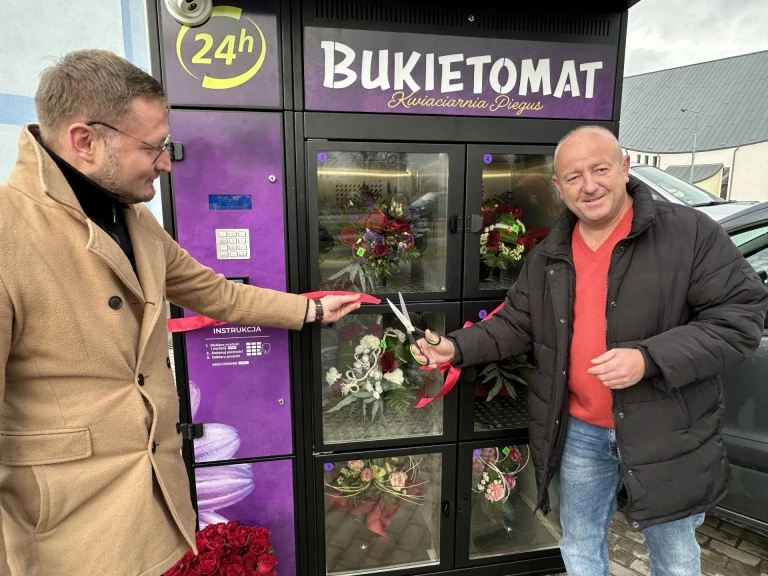 Kwiaty o każdej porze dnia i nocy: Pierwszy Bukietomat w Koninie już działa