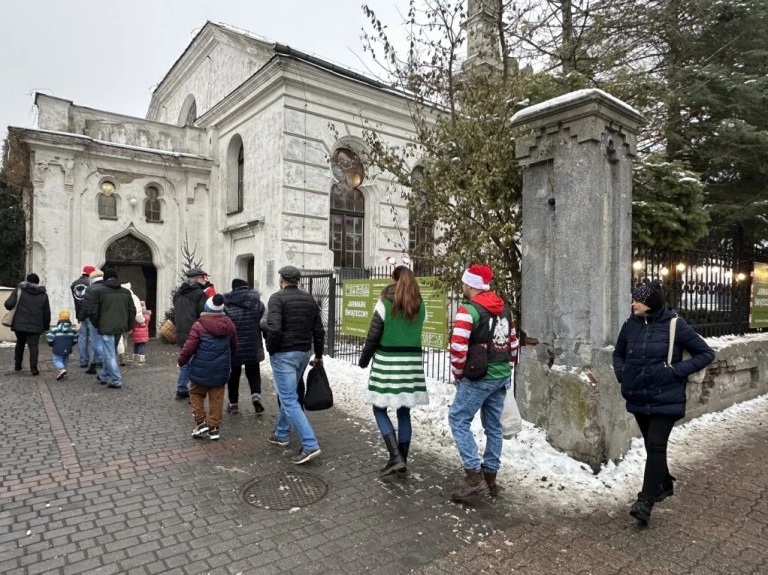 Świąteczne atrakcje w Koninie. Jarmark na placu Zamkowym i w synagodze