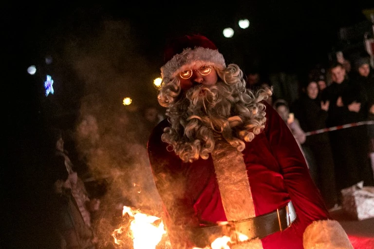 Kleczew. Złośliwe trolle walczyły ze św. Mikołajem. Klimatyczny Jarmark Bożonarodzeniowy