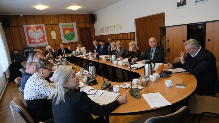 Inwestycje gminy Kramsk: Budowa szkoły i modernizacja infrastruktury