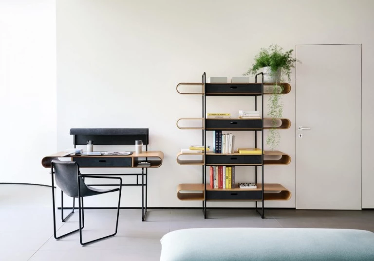 Jakie biurko nowoczesne najlepiej sprawdzi się w małym mieszkaniu?