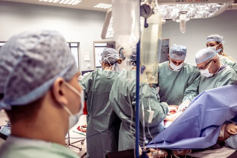 Specjaliści z Warszawy nie podjęli się operacji, pomogli lekarze ze Słupcy