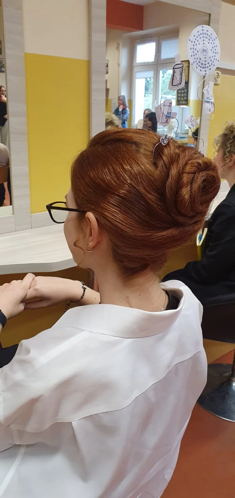 Złote nożyczki. Maria Skłodowska-Curie inspiracją dla młodych fryzjerek