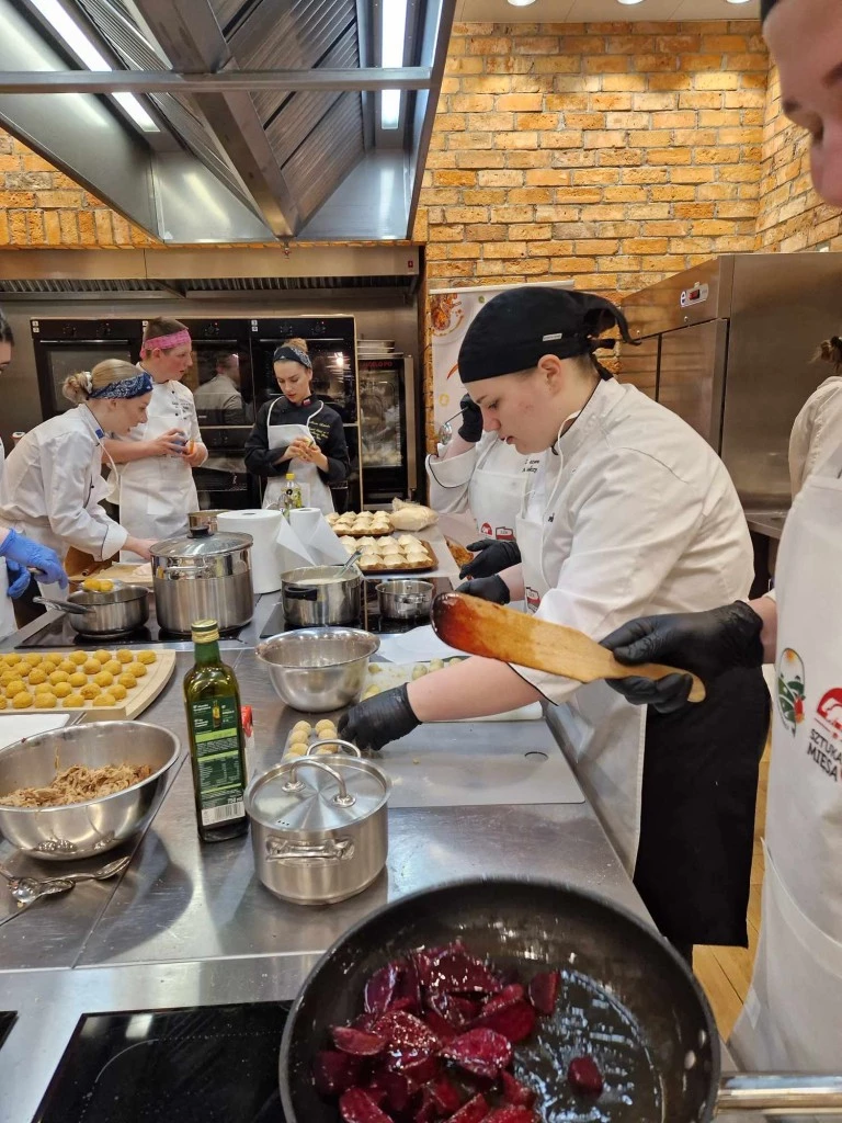 Sztuka mięsa. Uczniowie ZSEU w Żychlinie na podium konkursu kulinarnego