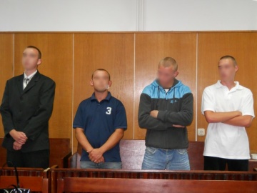 Pseudokibice poddali się karze