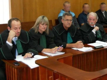 Pseudokibice poddali się karze