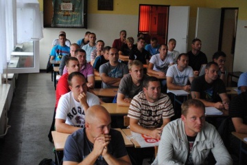 Dziewięciu stermotorzystów