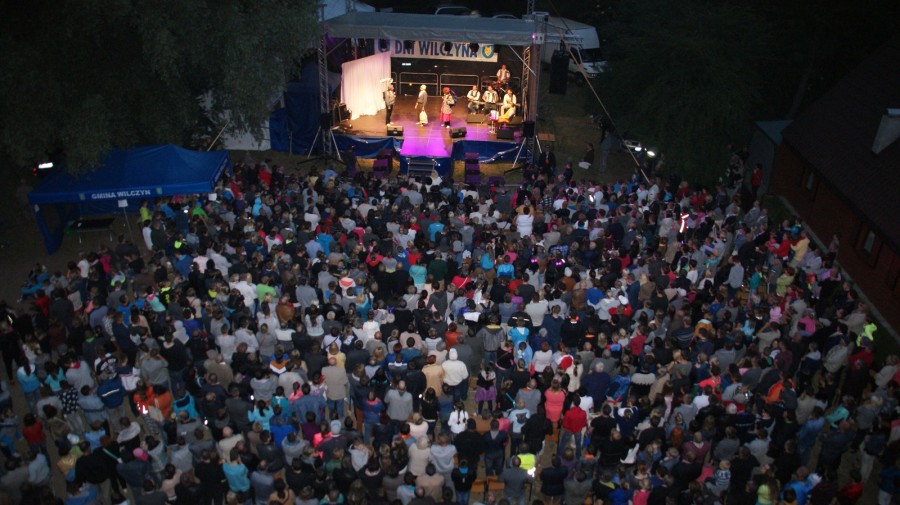 Dni Wilczyna z kabaretem Neon&oacute;wka na plaży