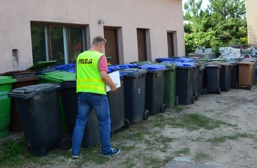 Pracownik okradał swoją firmę z koszy na śmieci