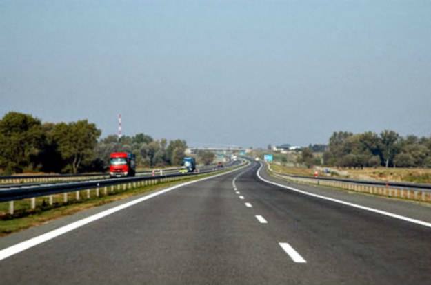Starszy mężczyzna aż dwa razy jechał autostradą pod prąd