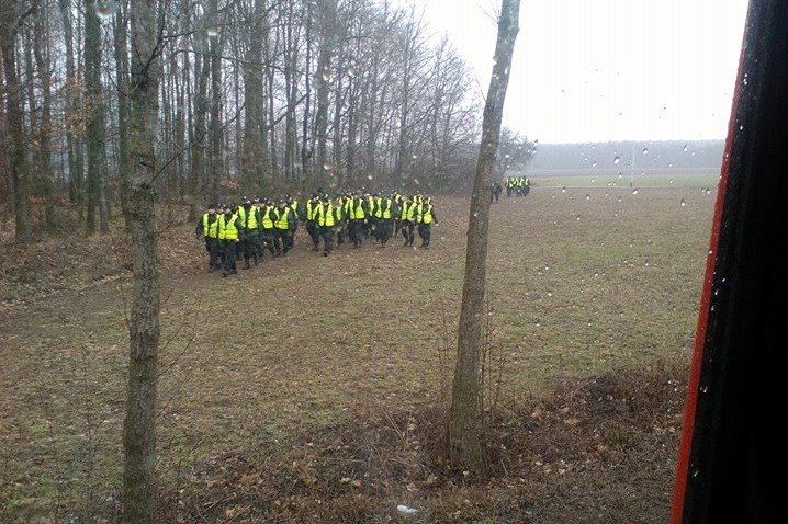 Policjanci z psami poszukują zaginionego 66-latka z Tarnówka