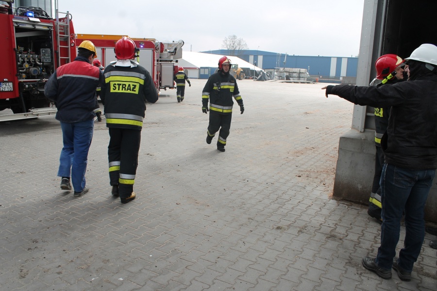 Strażacy gasili pożar w zakładzie produkującym pasze