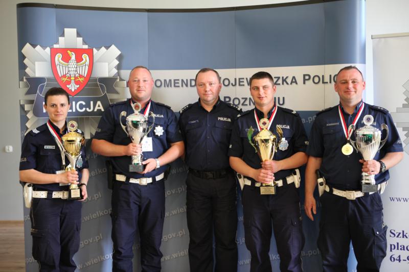 Policjant z Turku w czołówce mundurowych ruchu drogowego