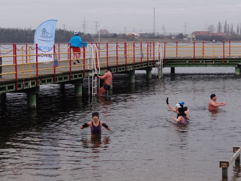 Morsy Konin w &Acirc;&nbsp;noworocznej kąpieli. Zimna woda siły doda!