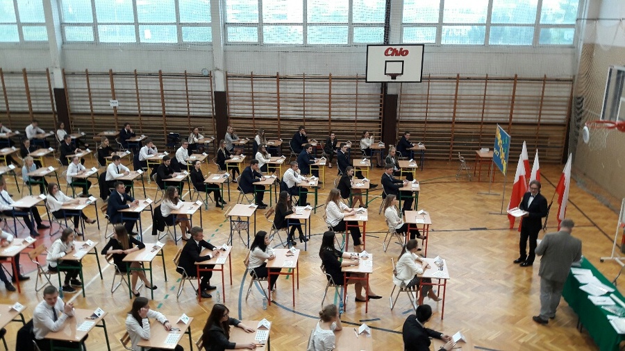 Półtora tysiąca maturzystów rozpoczęło egzamin dojrzałościÂ 
