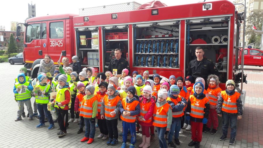 Dzieci ze szkół i przedszkoli odwiedziły konińskich strażaków