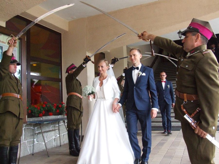 Ach, co to był za ślub! Ułańska oprawa ceremonii w Koninie