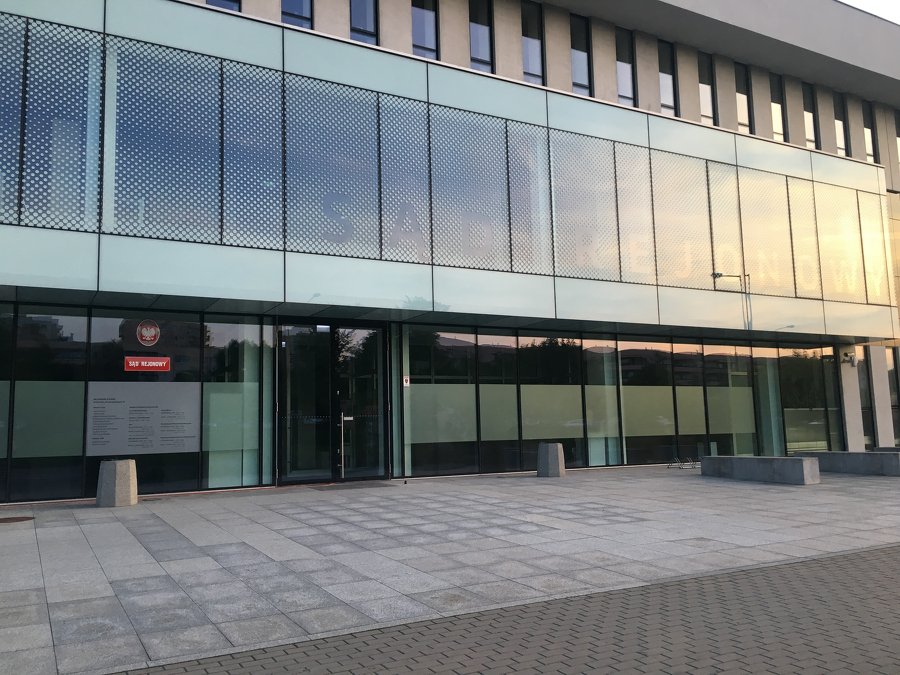 Protest przed Sądem Rejonowym w Koninie. Na żywo!