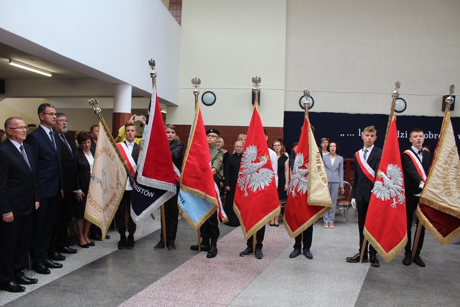 Konin. Miejska inauguracja roku w cieniu reformy oświaty?