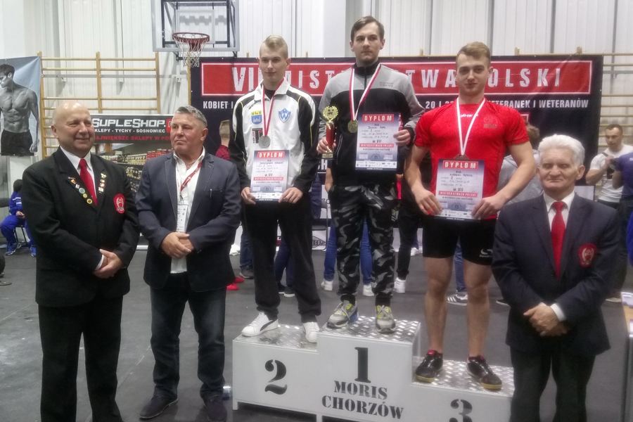 Kubacki na podium mistrzostw Polski w wyciskaniu sztangi