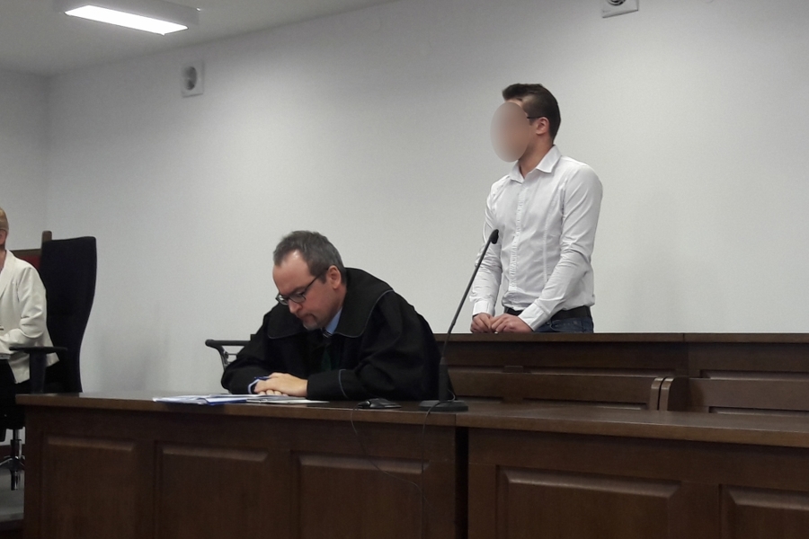 Wjechał pod pociąg, zginęła pasażerka. Sąd obniżył mu karę